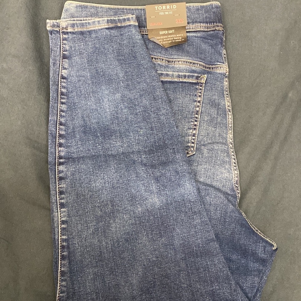 Dark wash lean Jean